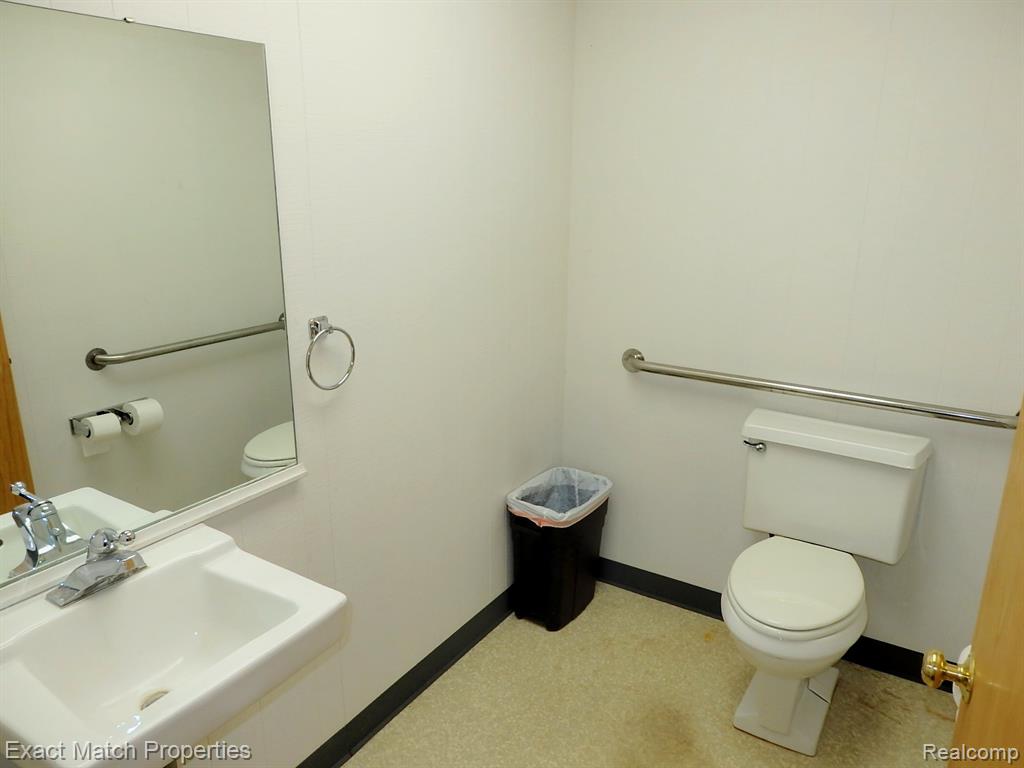 9555 Commerce Road Property Photo 22