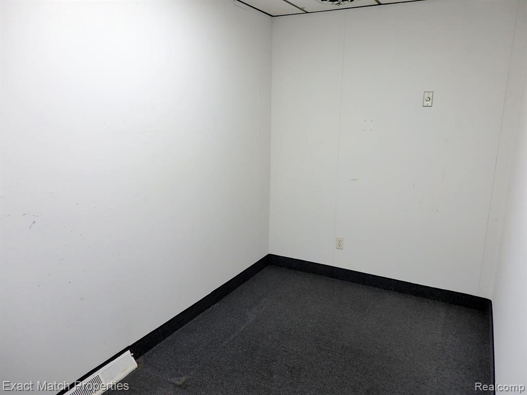 9555 Commerce Road Property Photo 23