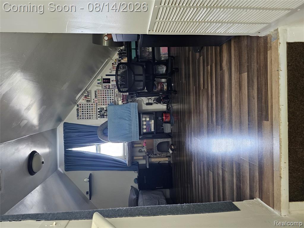 22049 Cushing Avenue Property Photo 7
