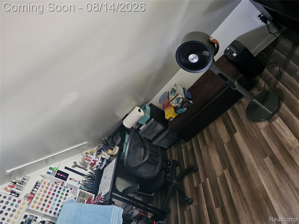22049 Cushing Avenue Property Photo 8