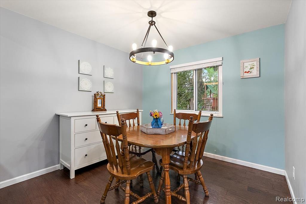 4256 Highland Court Property Photo 8