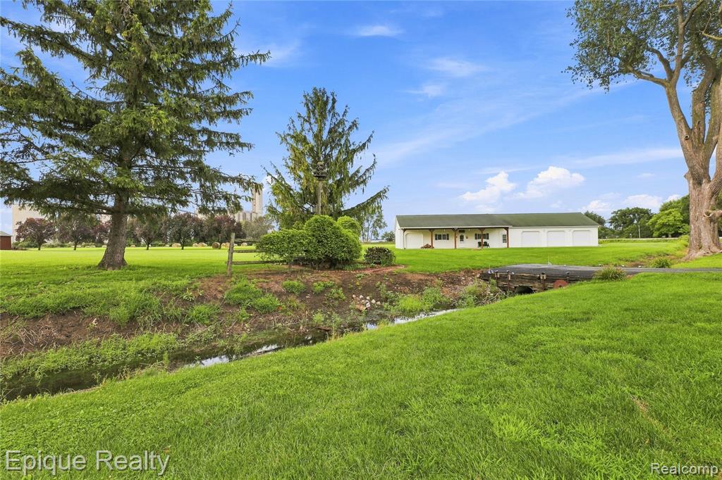 7228 Yankee Road Property Photo 7