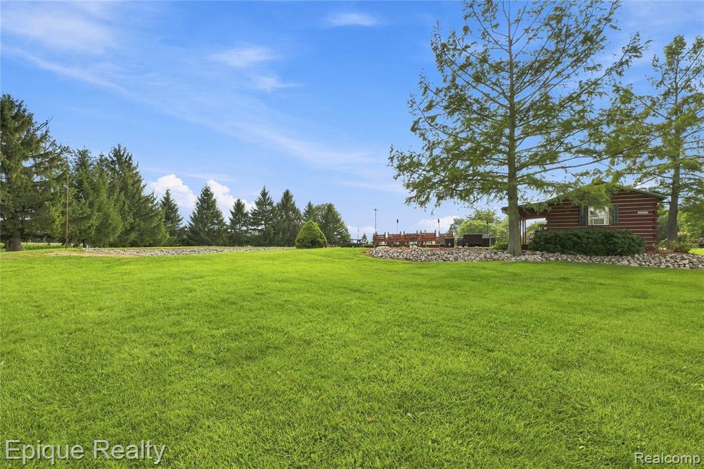 7228 Yankee Road Property Photo 12