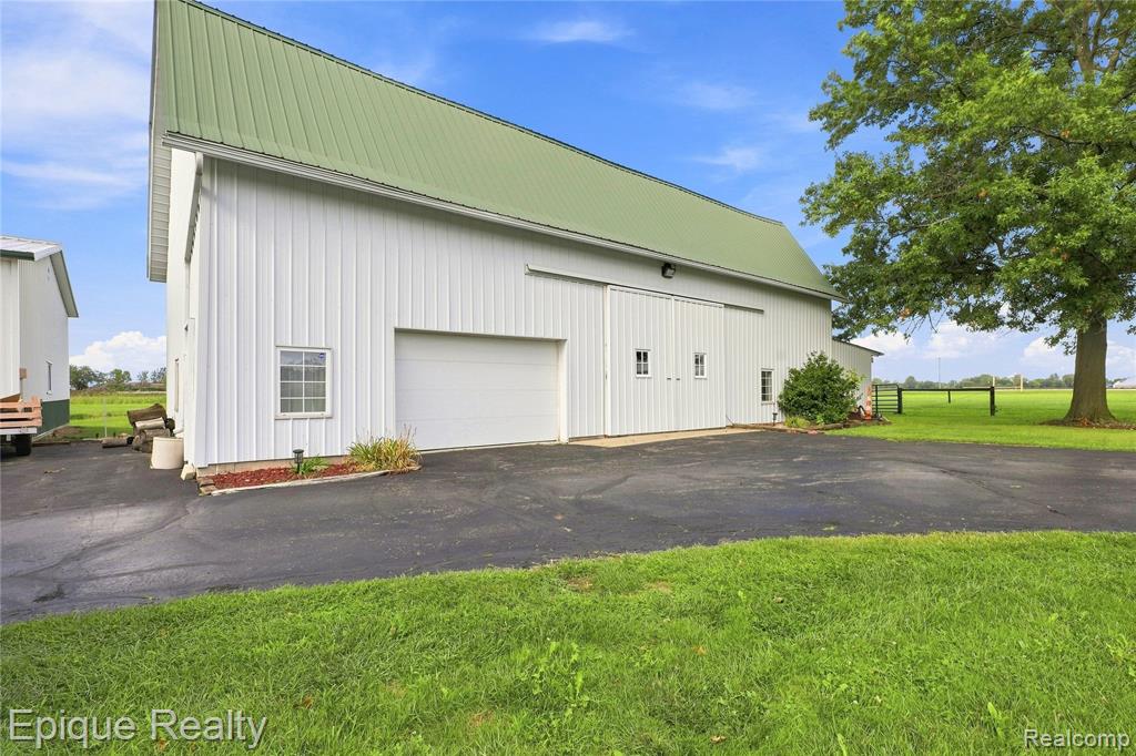 7228 Yankee Road Property Photo 18