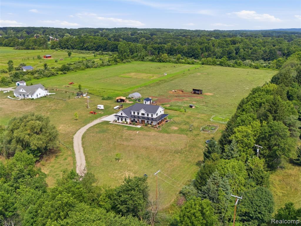7241 Lyons Road Property Photo 4