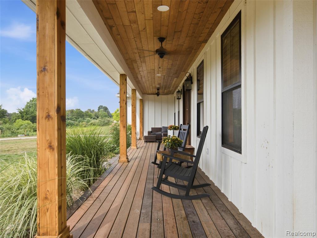 7241 Lyons Road Property Photo 9