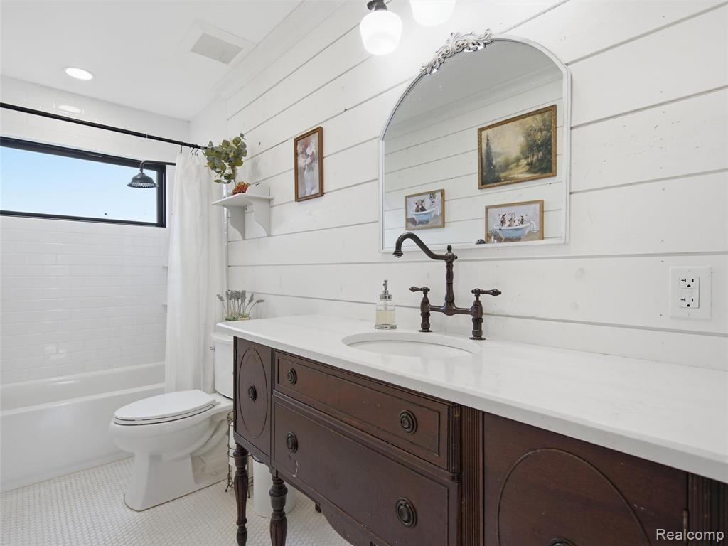 7241 Lyons Road Property Photo 30