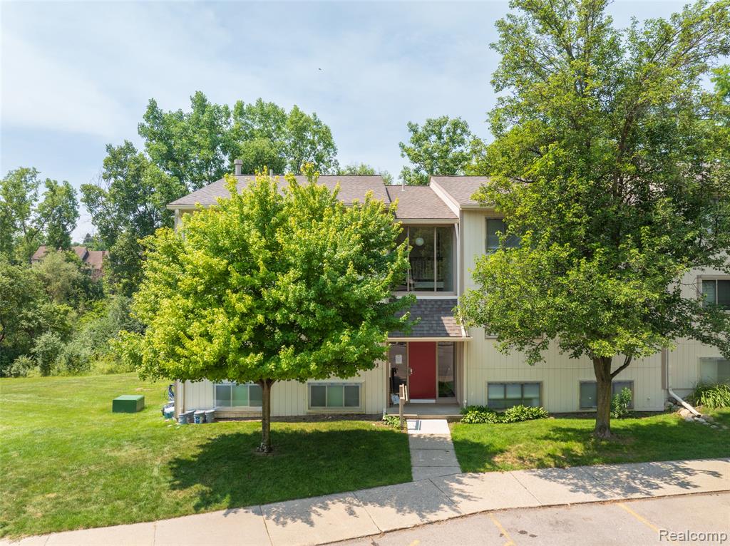 1693 Riverside Drive Property Photo 2