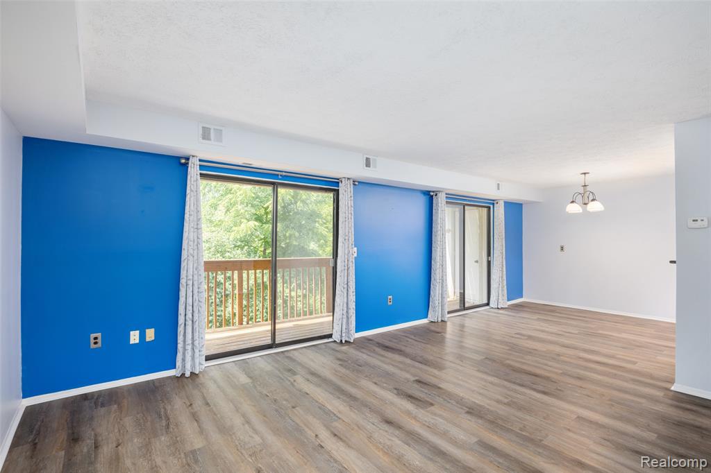 1693 Riverside Drive Property Photo 6