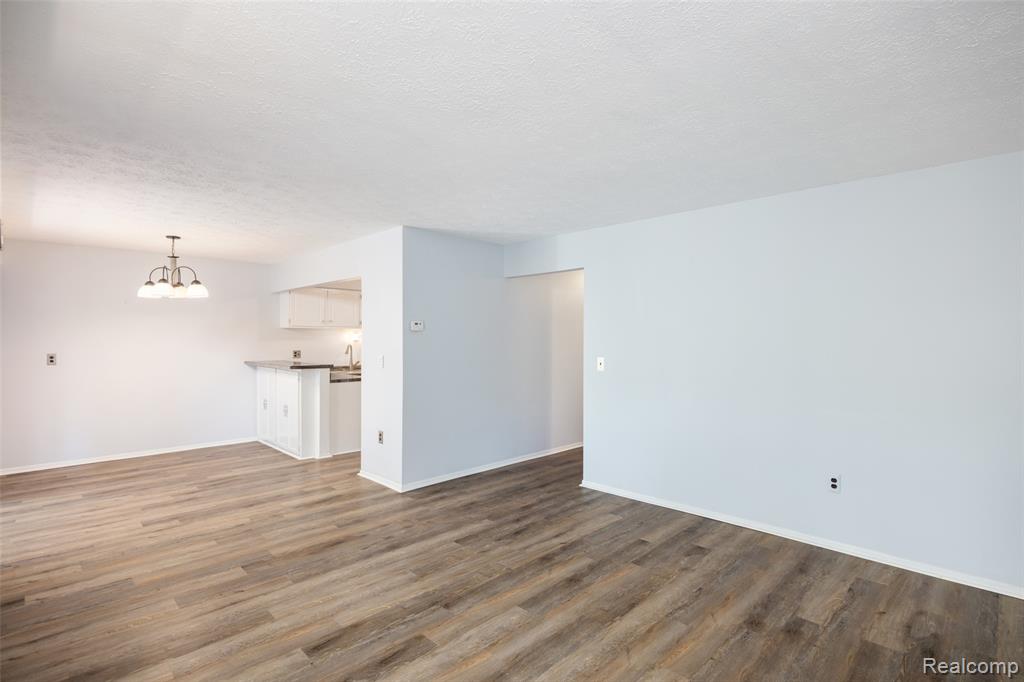 1693 Riverside Drive Property Photo 8