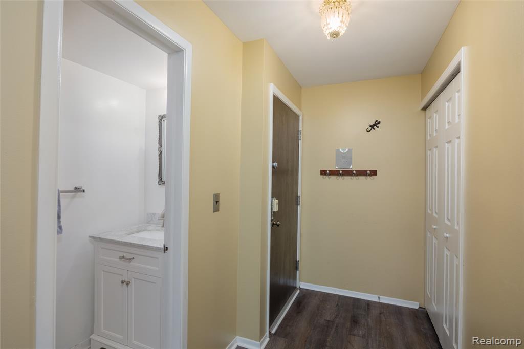1693 Riverside Drive Property Photo 10