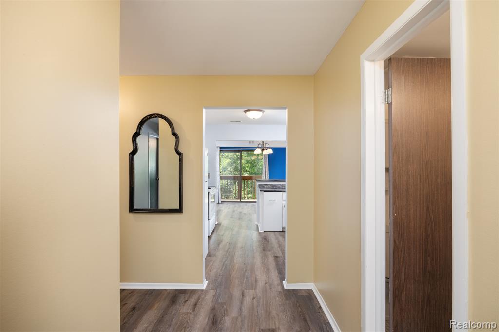1693 Riverside Drive Property Photo 11