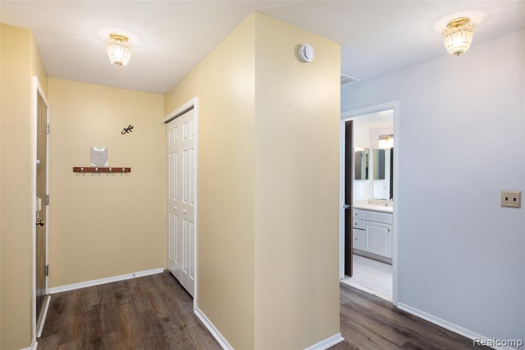 1693 Riverside Drive Property Photo 12