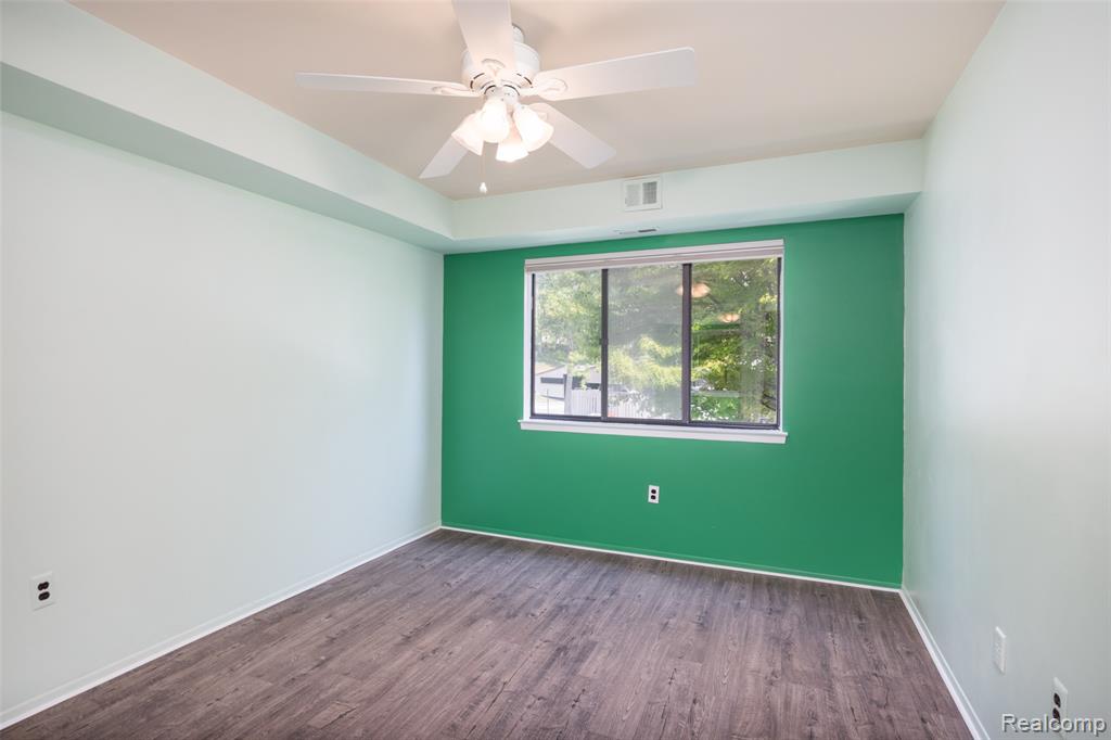 1693 Riverside Drive Property Photo 17