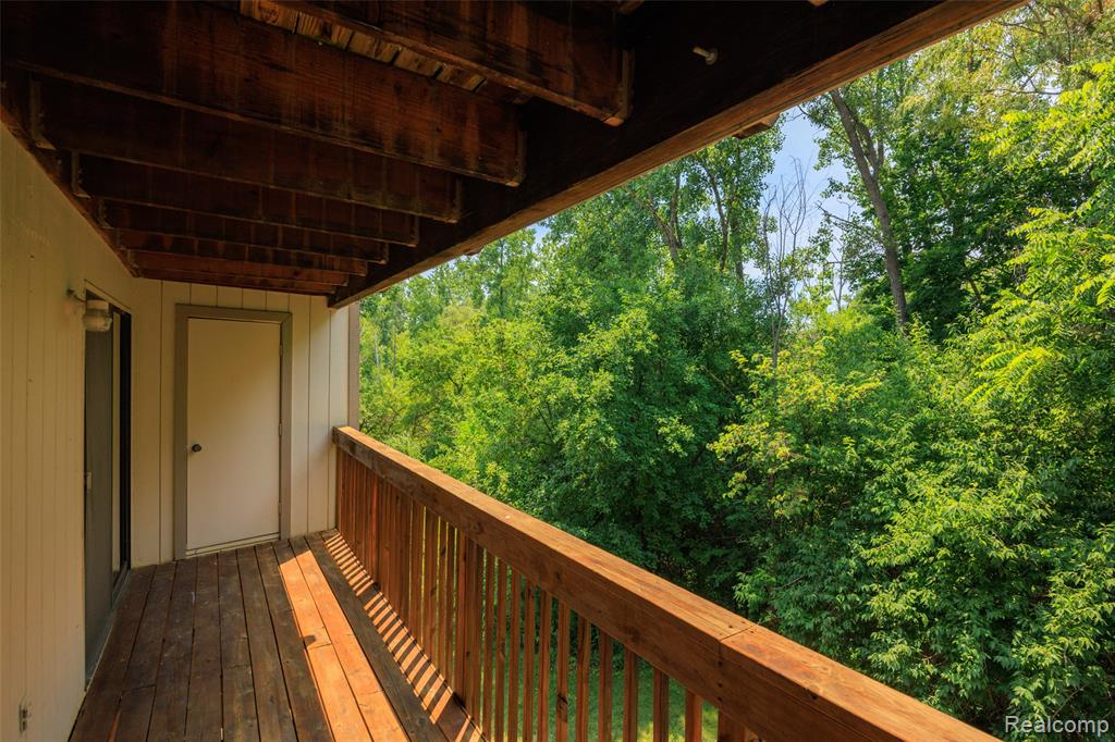 1693 Riverside Drive Property Photo 20