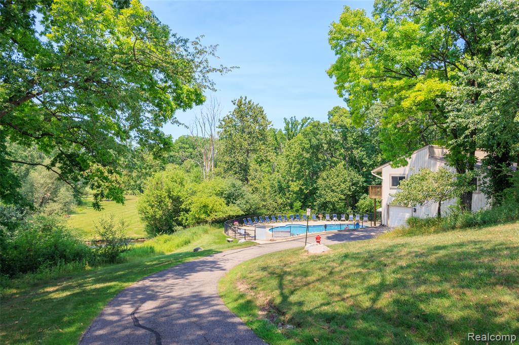 1693 Riverside Drive Property Photo 22