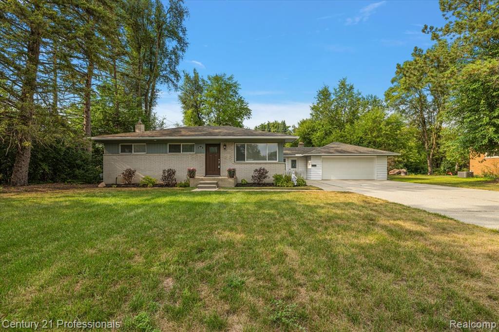 6676 Northview Drive Property Photo 1