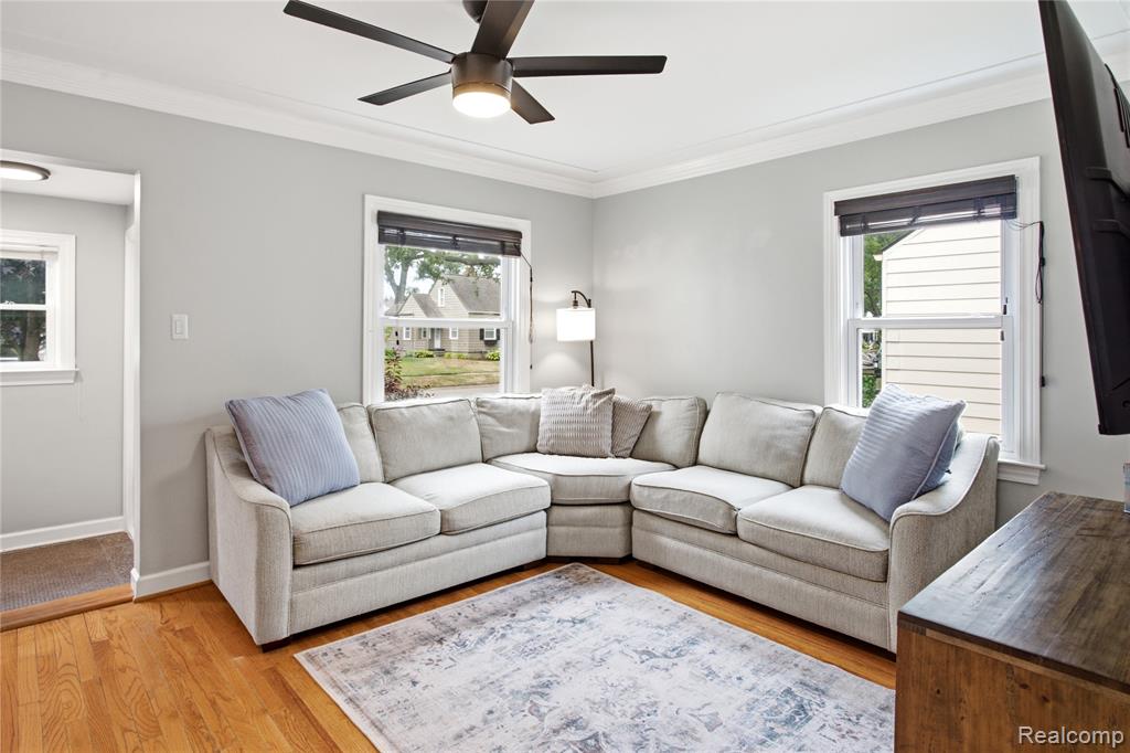 2060 Royal Avenue Property Photo 10