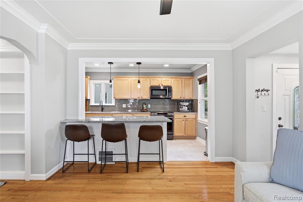 2060 Royal Avenue Property Photo 12