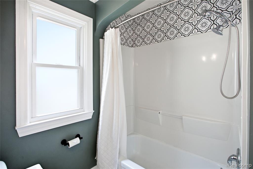 2060 Royal Avenue Property Photo 25