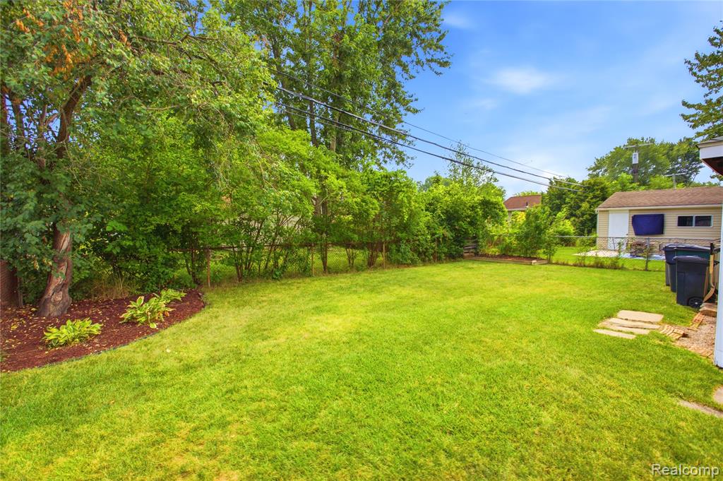 2060 Royal Avenue Property Photo 47