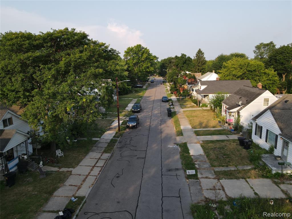 17222 Detroit Street Property Photo 3
