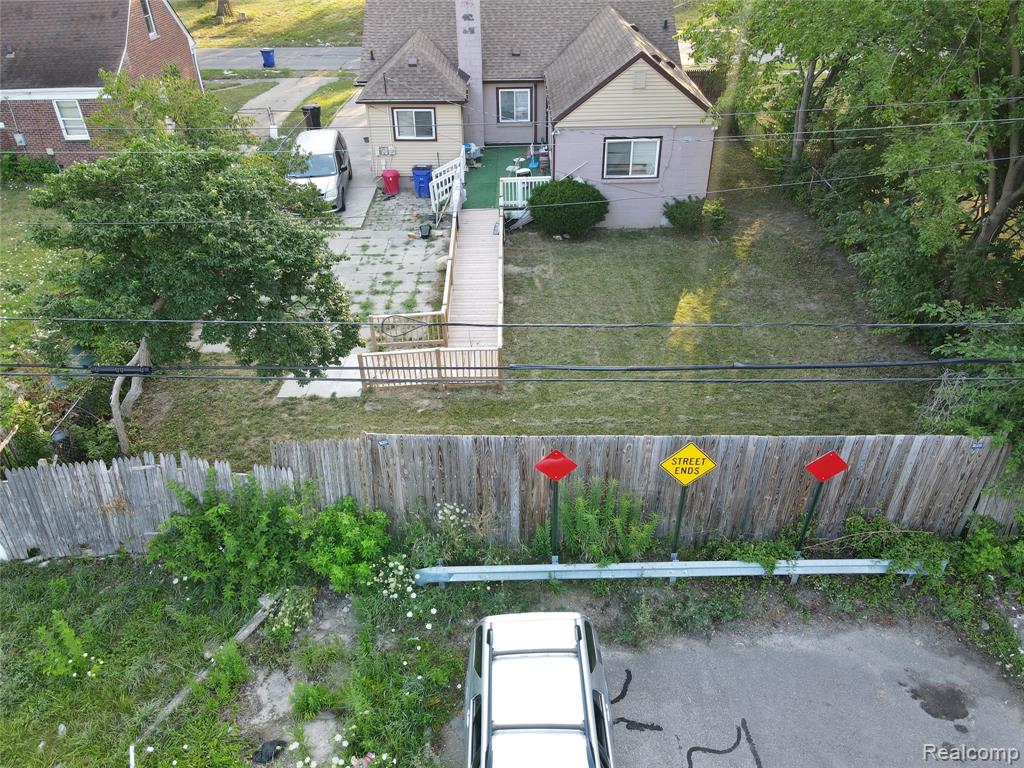 17222 Detroit Street Property Photo 4