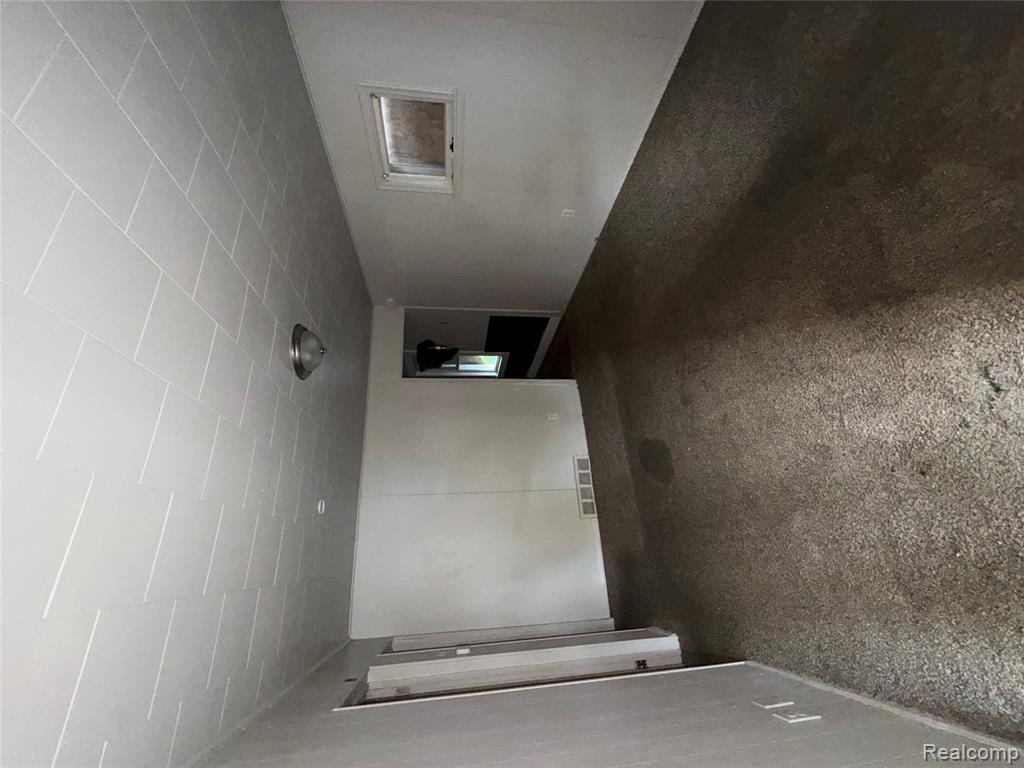 17222 Detroit Street Property Photo 10