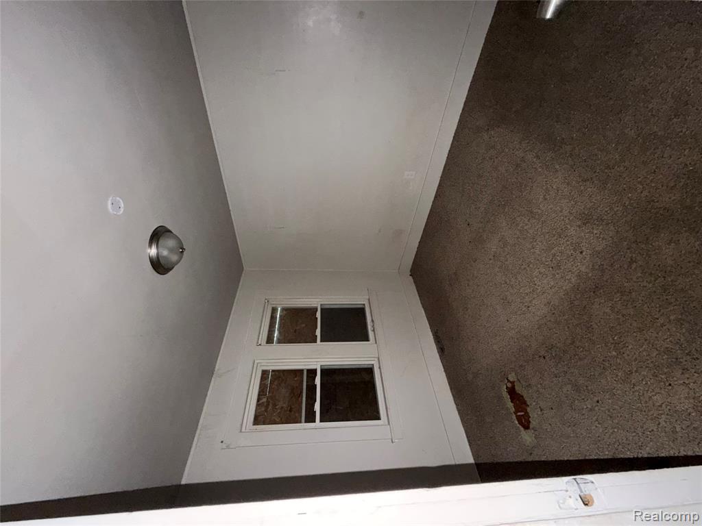 17222 Detroit Street Property Photo 11