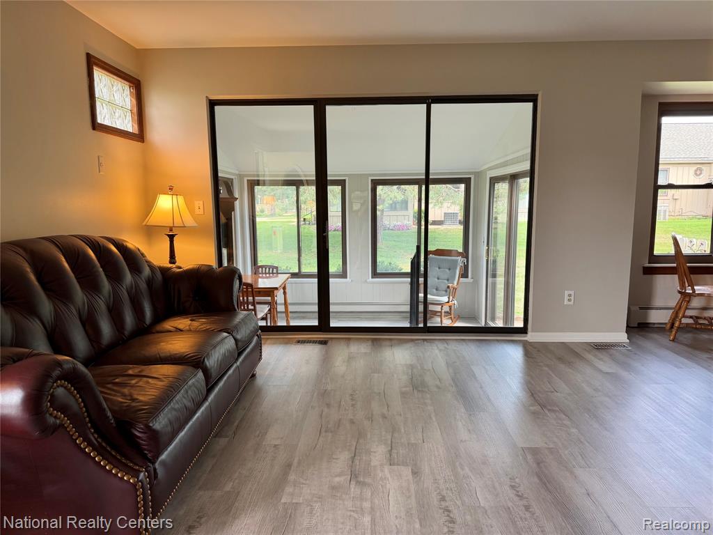 12237 Cambridge Property Photo 5