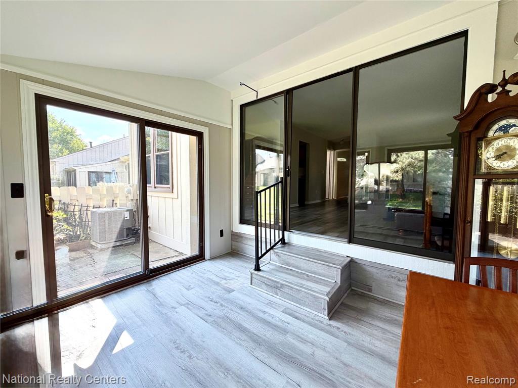 12237 Cambridge Property Photo 13