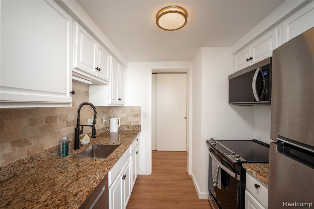 8200 E Jefferson Ave #1703 Property Photo 8