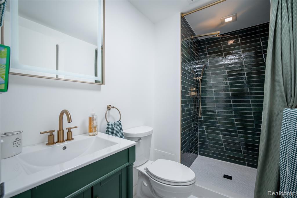 8200 E Jefferson Ave #1703 Property Photo 12