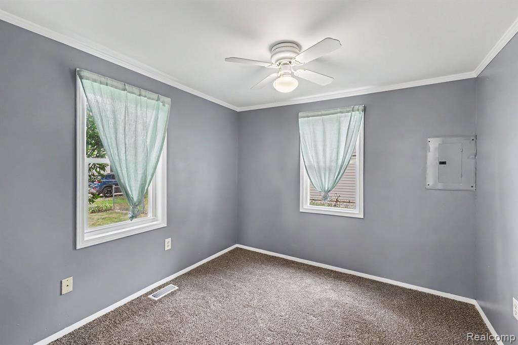 5246 Dania Street Property Photo 7