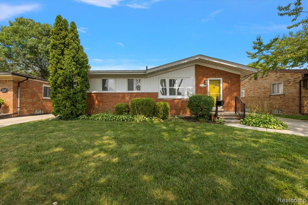 21513 Willow Wisp Street Property Photo 1