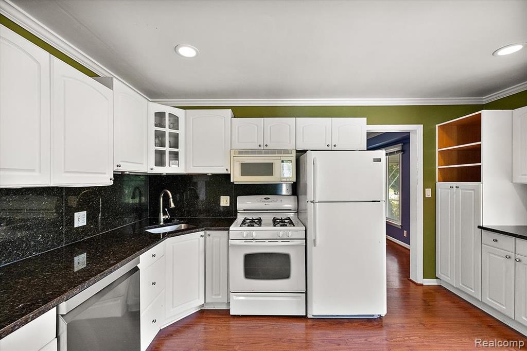 555 Donald Avenue Property Photo 11