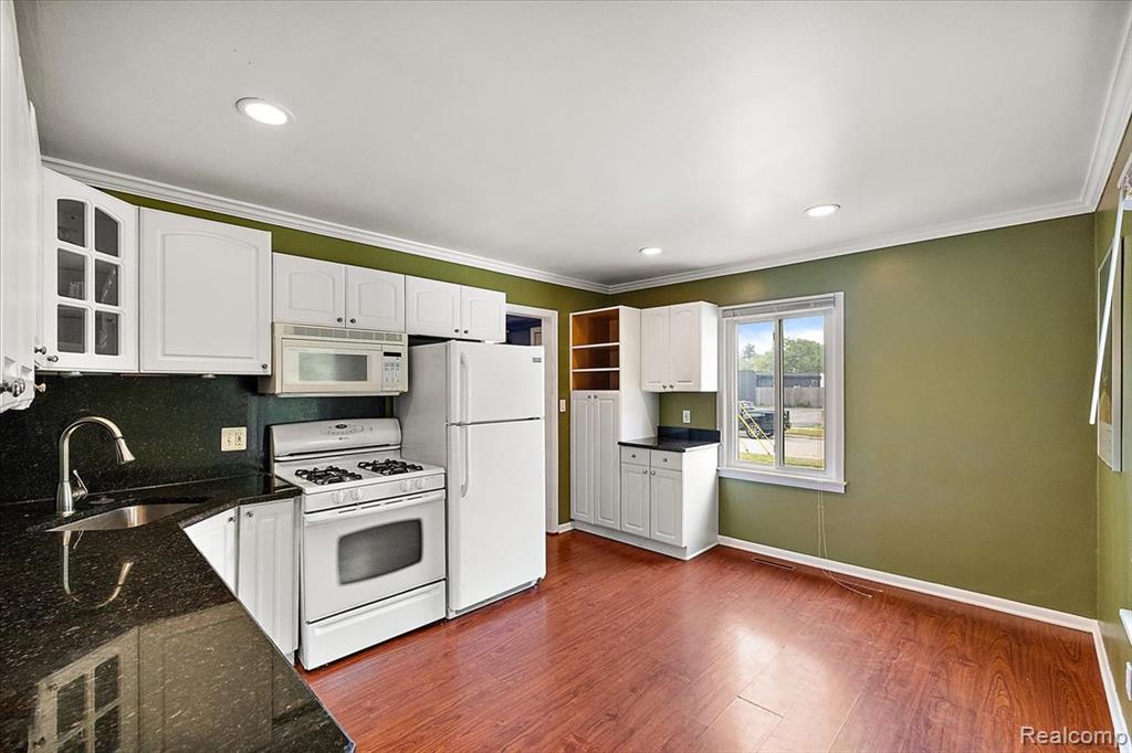 555 Donald Avenue Property Photo 12