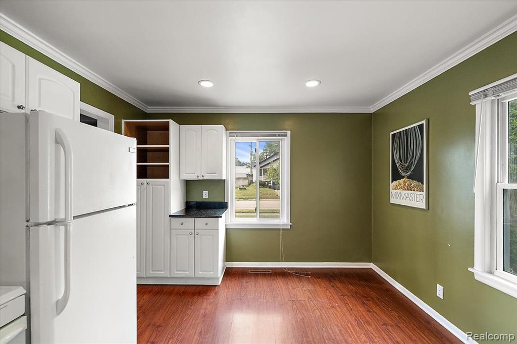 555 Donald Avenue Property Photo 13