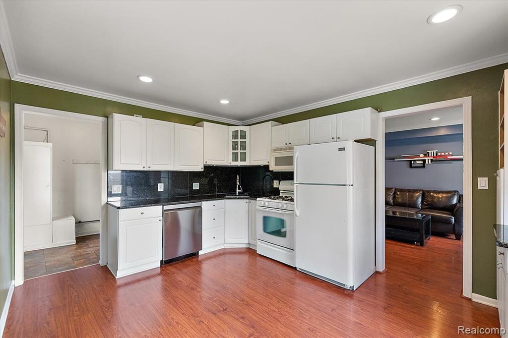 555 Donald Avenue Property Photo 16