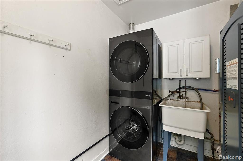 555 Donald Avenue Property Photo 17