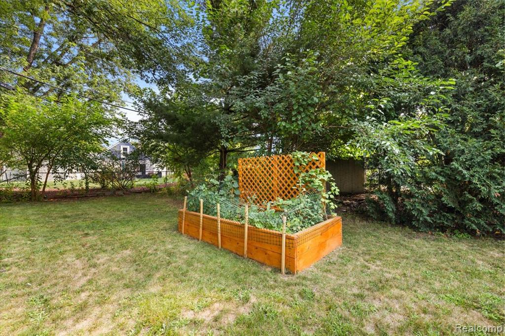 555 Donald Avenue Property Photo 32