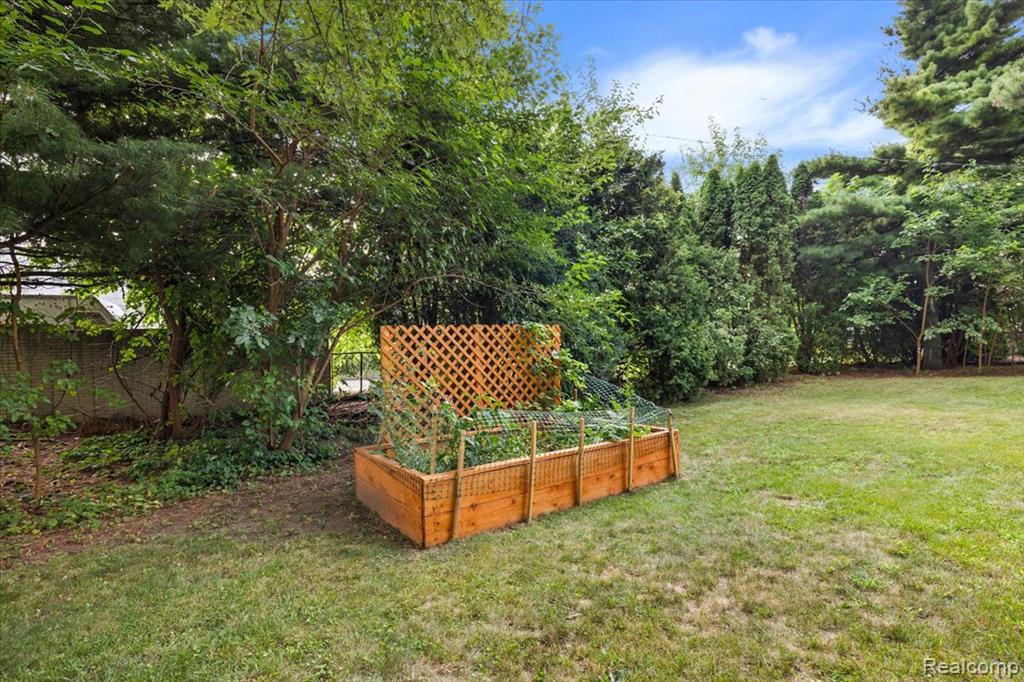 555 Donald Avenue Property Photo 33