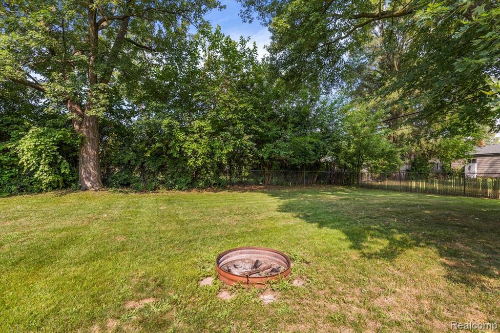 555 Donald Avenue Property Photo 37