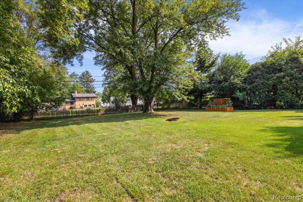 555 Donald Avenue Property Photo 39