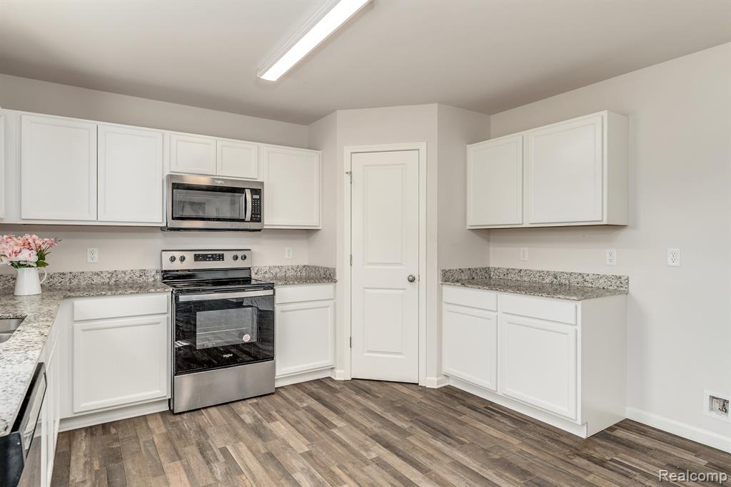 10219 Island Lake Drive Property Photo 9