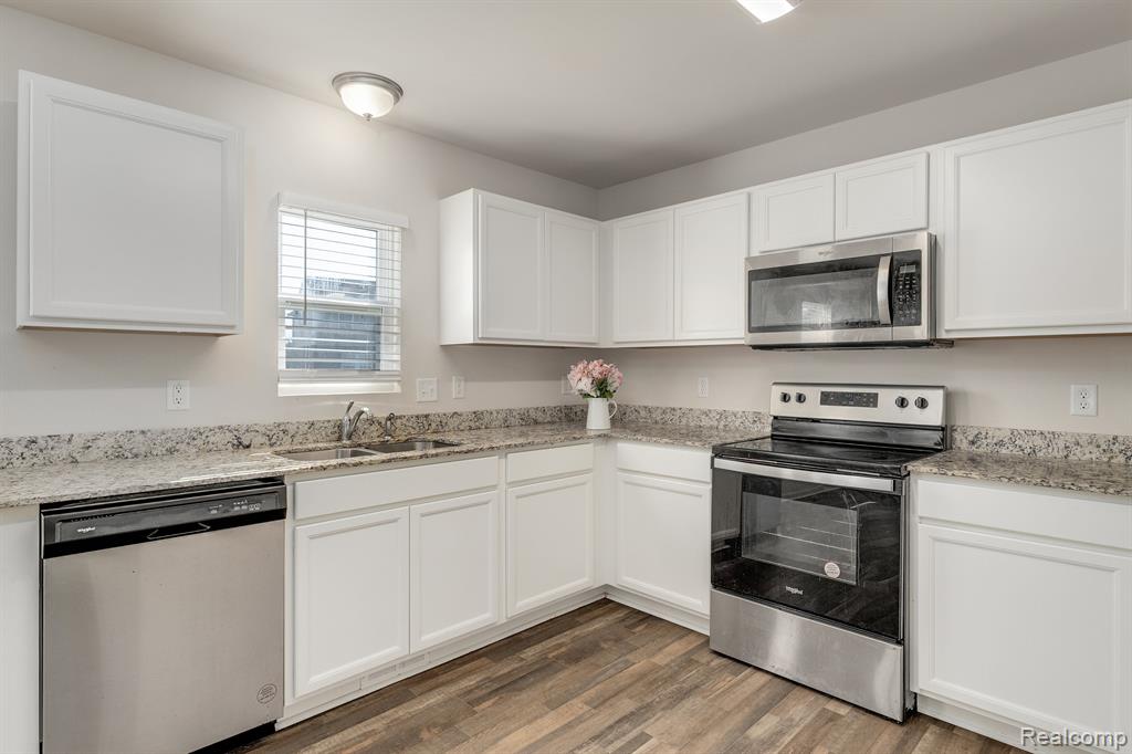 10219 Island Lake Drive Property Photo 10