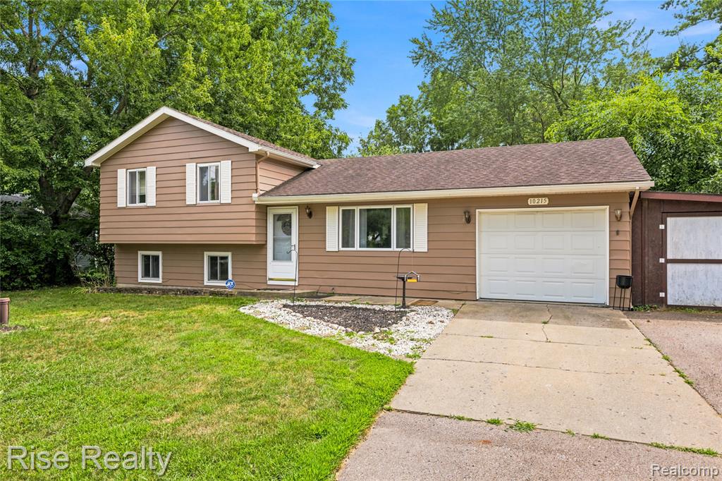 10215 W Frances Road Property Photo 2