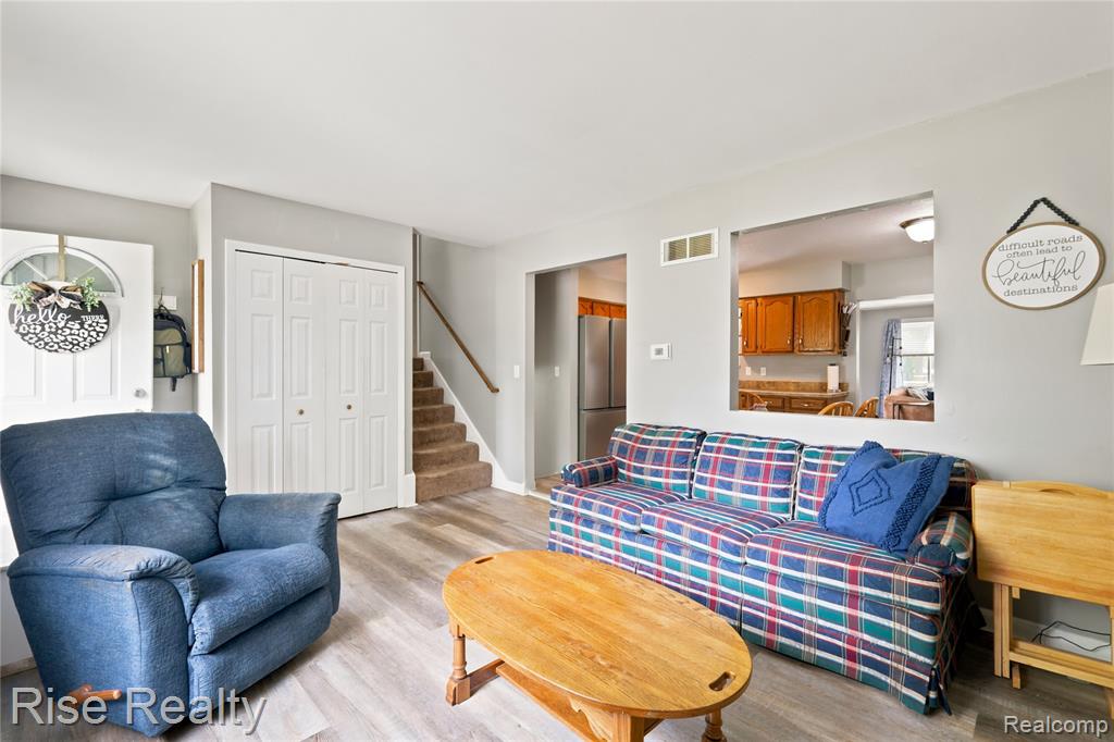 10215 W Frances Road Property Photo 4
