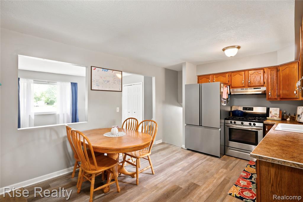 10215 W Frances Road Property Photo 8