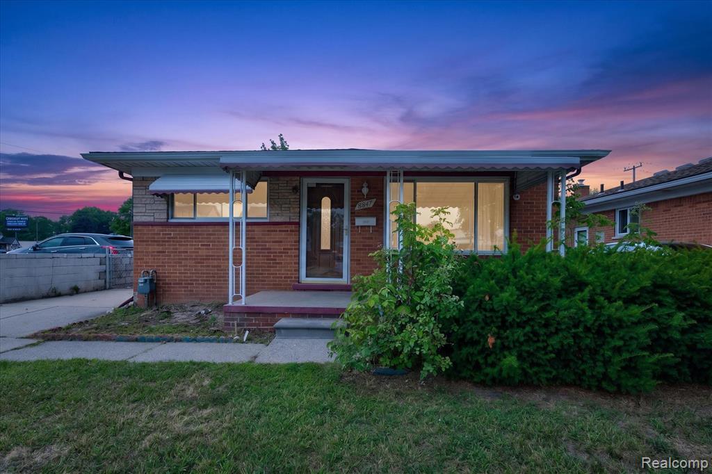 8847 Woodbine Property Photo 1